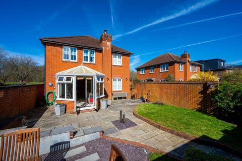 9 Oakdene Place, Peasmarsh, Guildford, GU3 1NJ