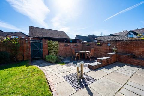9 Oakdene Place, Peasmarsh, Guildford, GU3 1NJ