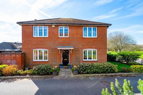 9 Oakdene Place, Peasmarsh, Guildford, GU3 1NJ