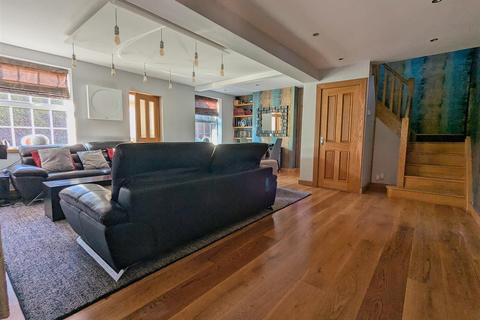 5 bedroom detached house for sale, Hull Bridge Road, Beverley