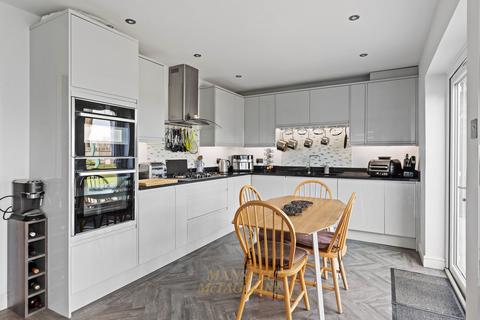1 Clayford, Dormansland, Lingfield, RH7 6PR