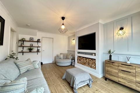 130 Blakedown Road, Halesowen, B63 4QL