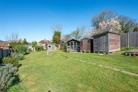 3 Curzon Close, Orpington, BR6 9NP