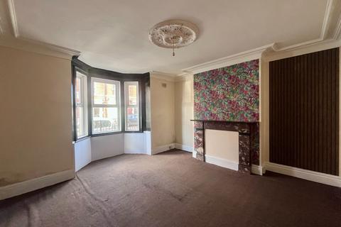 2 bedroom flat for sale, Wingrove Gardens, Fenham, Newcastle upon Tyne, NE4