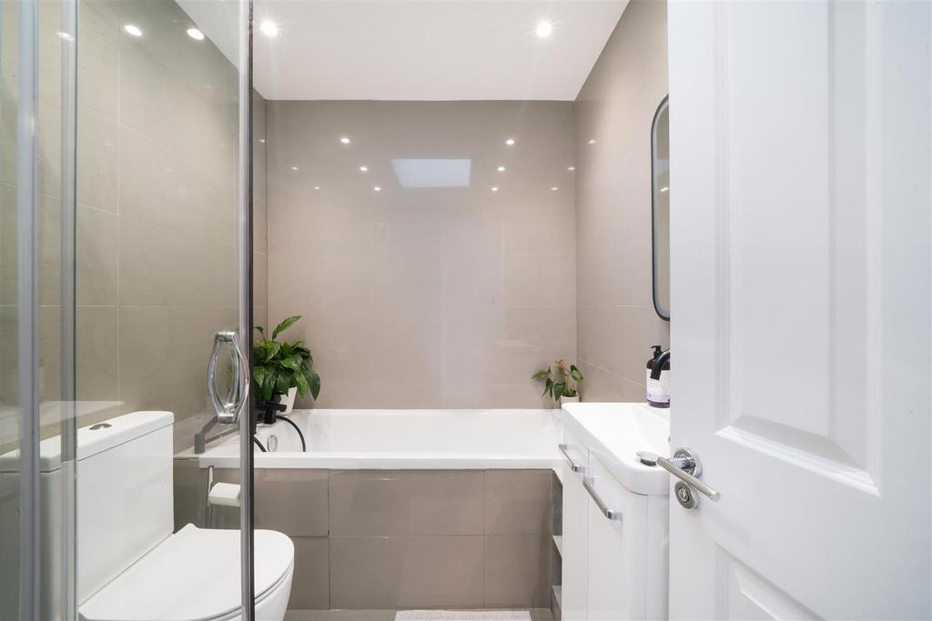 172 Watford Road - 8fe J81 LWJ25r Hgm DLx V5.jpg