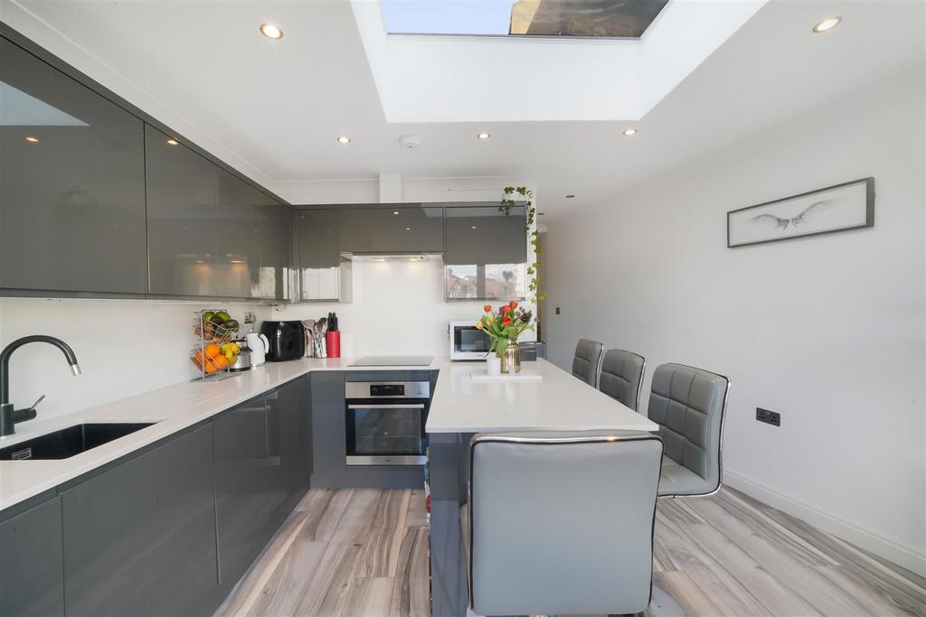 172 Watford Road - TEcu8p4o1nsy Wk Mqw M8 Q.jpg