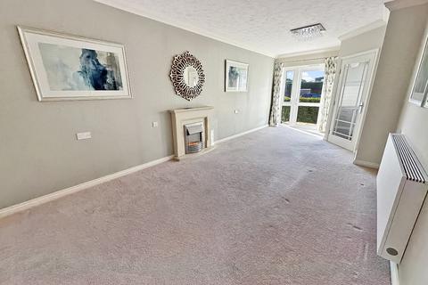 1 bedroom ground floor flat for sale, Rothesay Lodge, Stuart Road, Highcliffe, Dorset. BH23 5FP