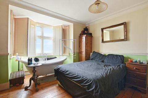 4 bedroom terraced house for sale, Manton Avenue, W7