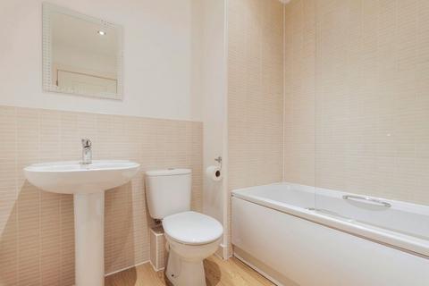 2 bedroom terraced house to rent, Minster Grove, Wokingham, RG41