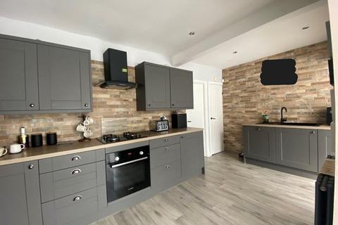 17 Fairway, Bradford, BD7 4JF