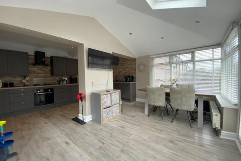 17 Fairway, Bradford, BD7 4JF