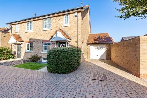 3 bedroom semi-detached house to rent, Tamworth Drive, Wickford, Essex