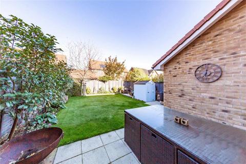 3 bedroom semi-detached house to rent, Tamworth Drive, Wickford, Essex