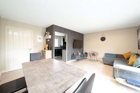 35 Wright Close, Bushey, WD23 2FH