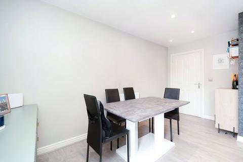 35 Wright Close, Bushey, WD23 2FH