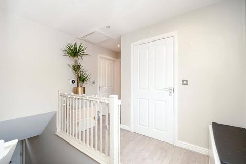 35 Wright Close, Bushey, WD23 2FH