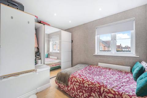 35 Wright Close, Bushey, WD23 2FH