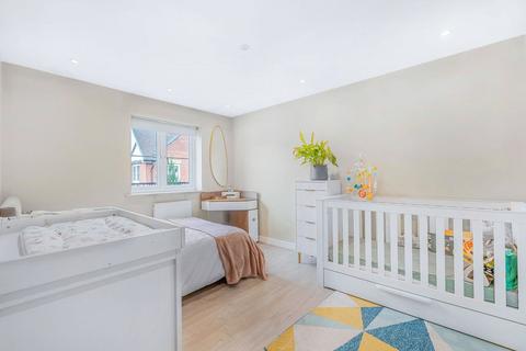 35 Wright Close, Bushey, WD23 2FH