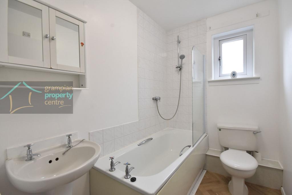 Bathroom .JPG