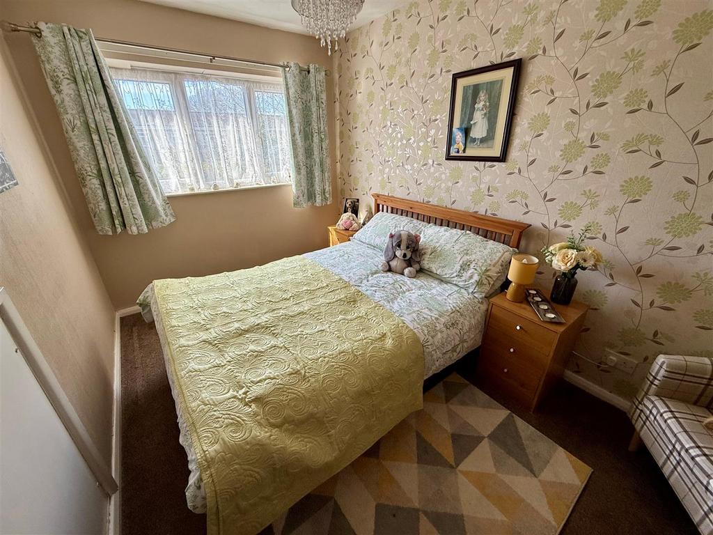 LR26 Bed2.jpg
