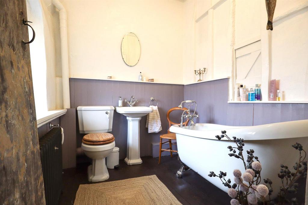 Bathroom.jpg