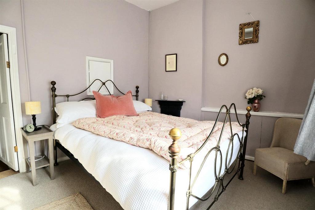 Bedroom 1 (2).jpg
