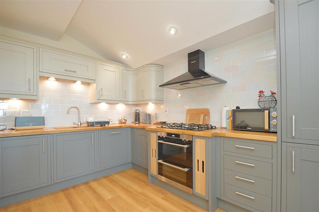 Kitchen1.jpg