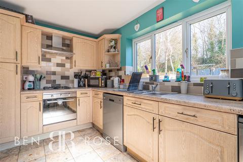 32 Ashdown Drive, Clayton Le Woods, Chorley, PR6 7SQ