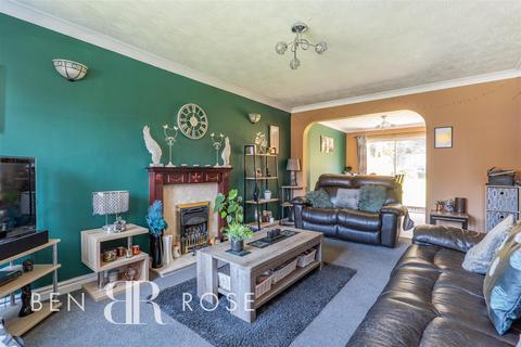 32 Ashdown Drive, Clayton Le Woods, Chorley, PR6 7SQ