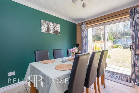 32 Ashdown Drive, Clayton Le Woods, Chorley, PR6 7SQ
