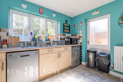 32 Ashdown Drive, Clayton Le Woods, Chorley, PR6 7SQ