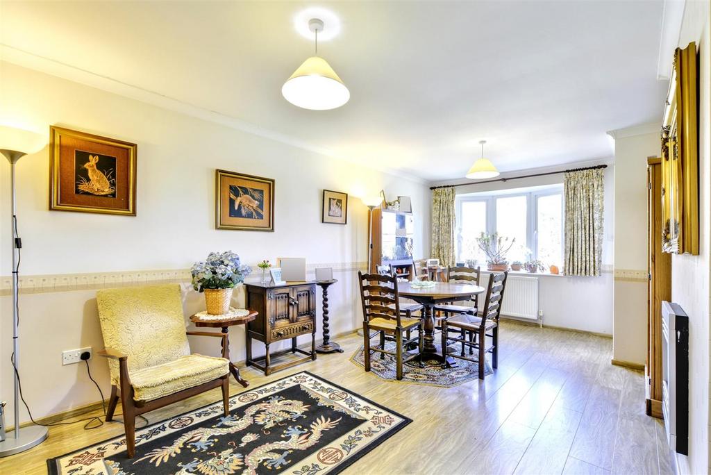Lounge/ Dining Room