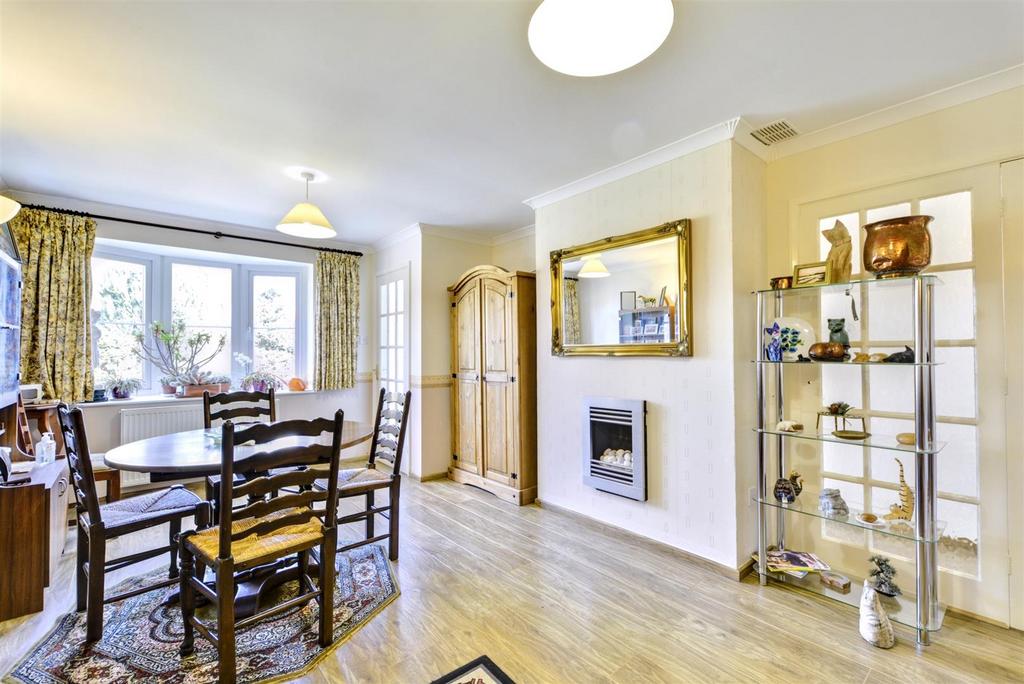 Lounge/ Dining Room