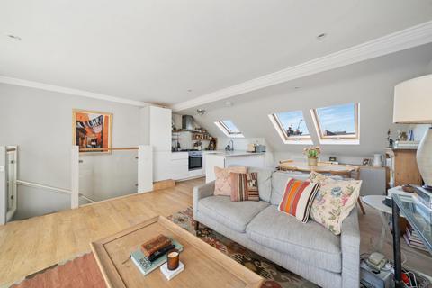 3 bedroom flat for sale, Batoum Gardens, London W6