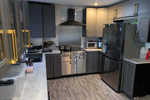 5 bedroom terraced house to rent, Thornton Heath CR7