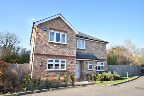 4 Baker Drive, Smallfield, Horley, RH6 9FW