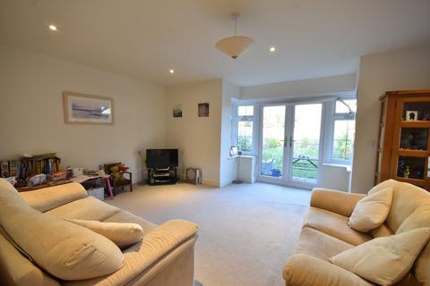 4 Baker Drive, Smallfield, Horley, RH6 9FW