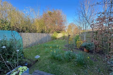 4 Baker Drive, Smallfield, Horley, RH6 9FW