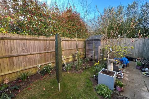 4 Baker Drive, Smallfield, Horley, RH6 9FW