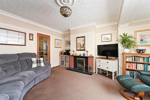 3 bedroom semi-detached house for sale, Fanshaw Road, Dronfield