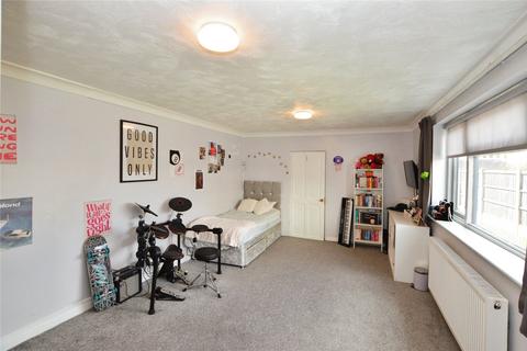 27 Fairview Avenue, Stanford-le-hope, SS17 0DT