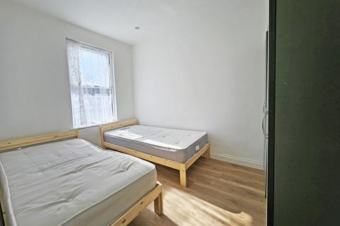 4 bedroom terraced house to rent, Coronation Road, London, E13
