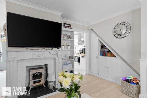 8 Pinnacles, Waltham Abbey, EN9 1TG