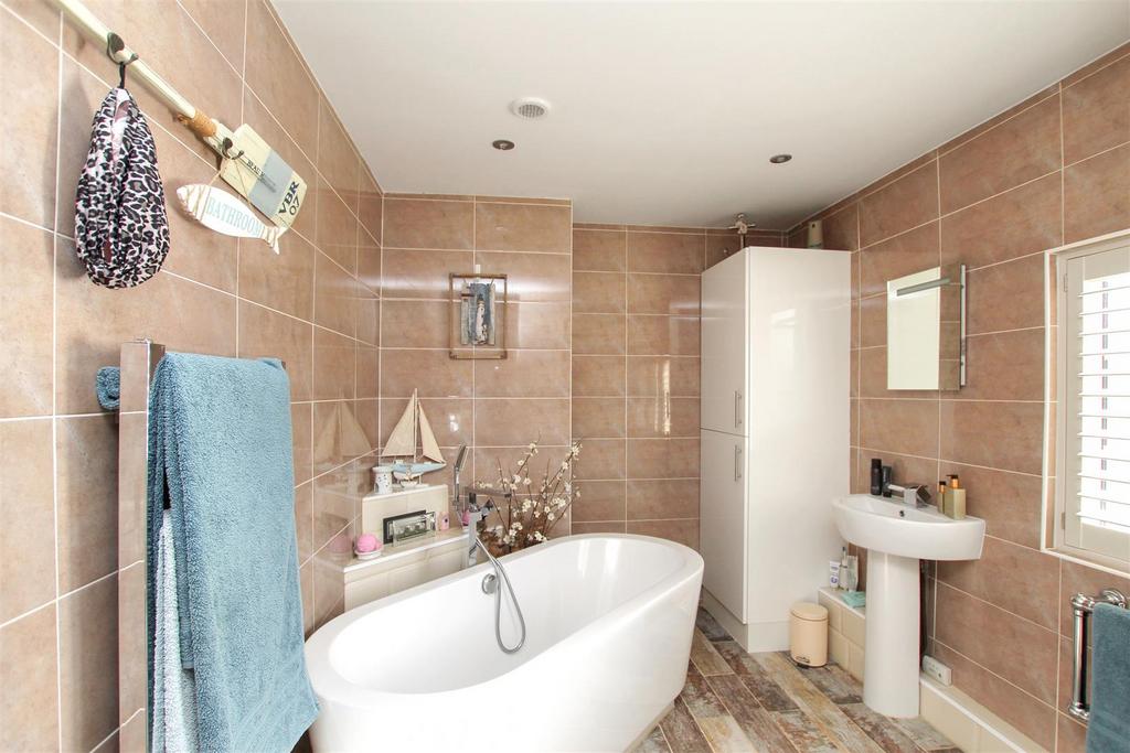 Bathroom.JPG