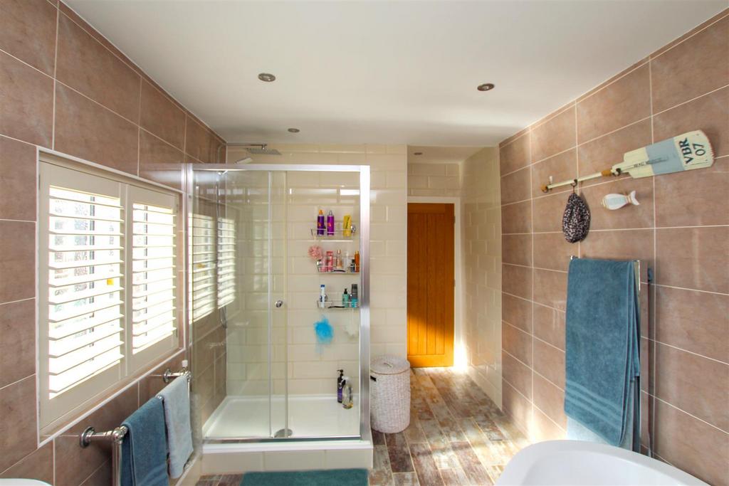Bathroom - b.JPG
