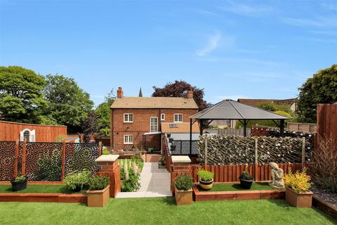 Ivy House Back Lane, Binbrook, Market Rasen, LN8 6ED