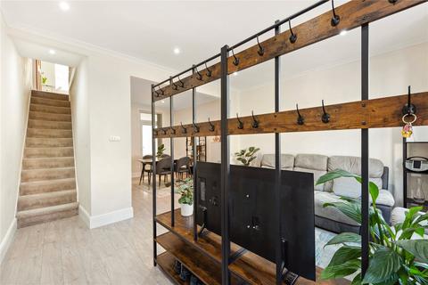 92 Roslyn Road, London, N15 5JJ