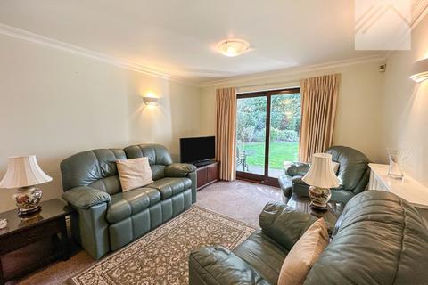 2 bedroom flat for sale, Poplar Drive, Hutton, Brentwood