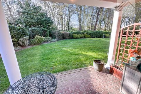 2 bedroom flat for sale, Poplar Drive, Hutton, Brentwood