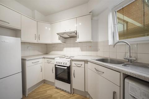 3 bedroom flat for sale, Upper Richmond Road, SW15